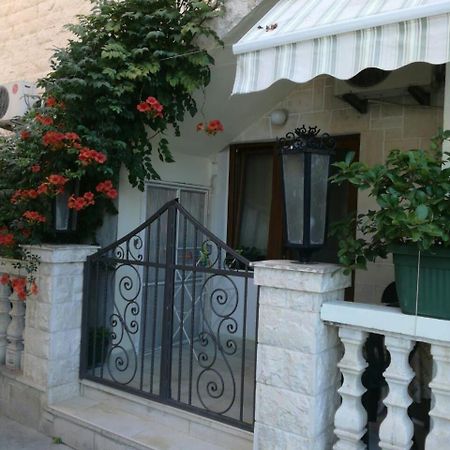Romana 1 تيفات المظهر الخارجي الصورة
