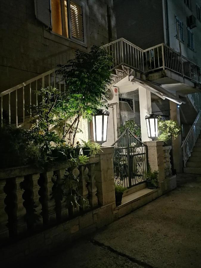 Romana 1 تيفات المظهر الخارجي الصورة