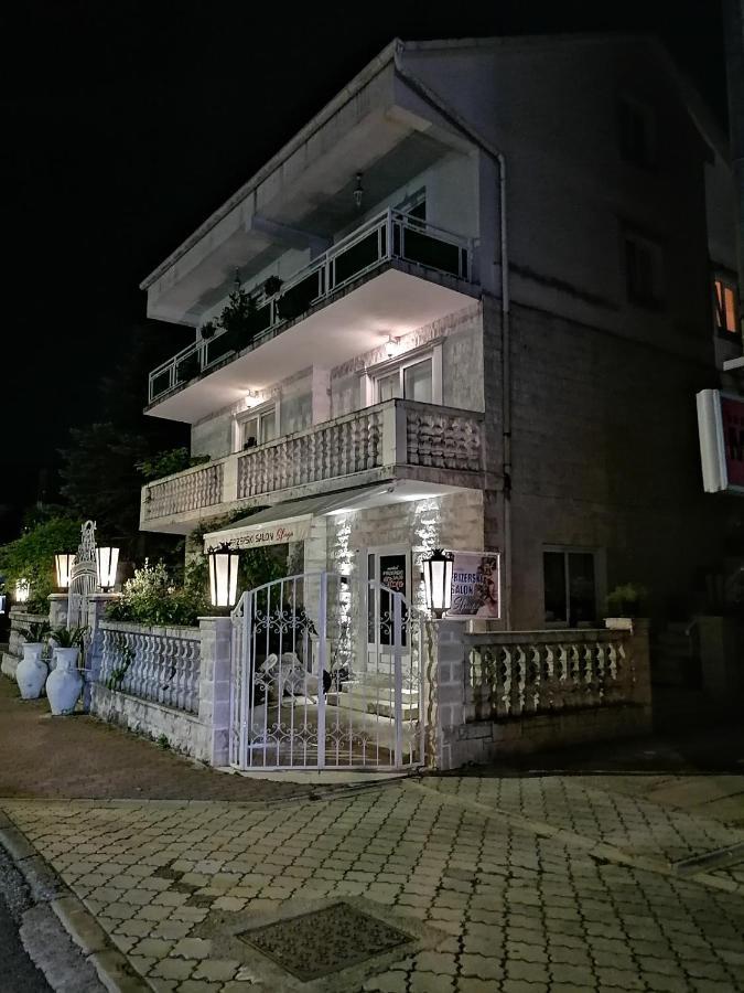 Romana 1 تيفات المظهر الخارجي الصورة